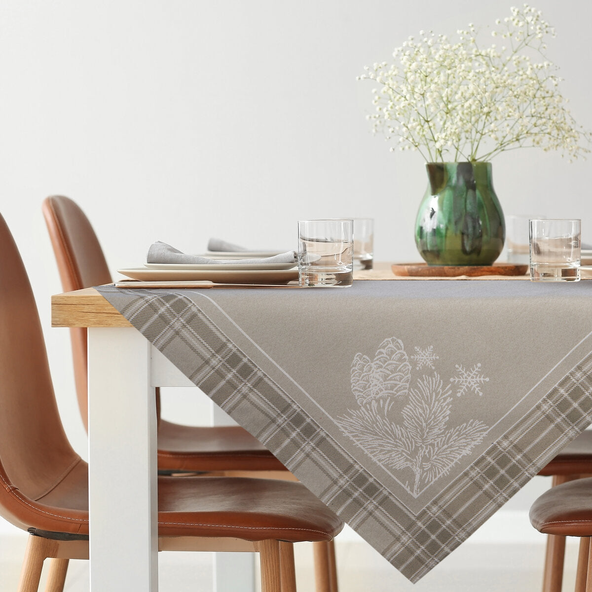 Dunkelbeige Tischdecke 90 x 90 cm – elegante Tischgestaltung für Hotels & Gastronomie Hotel Interior Shop