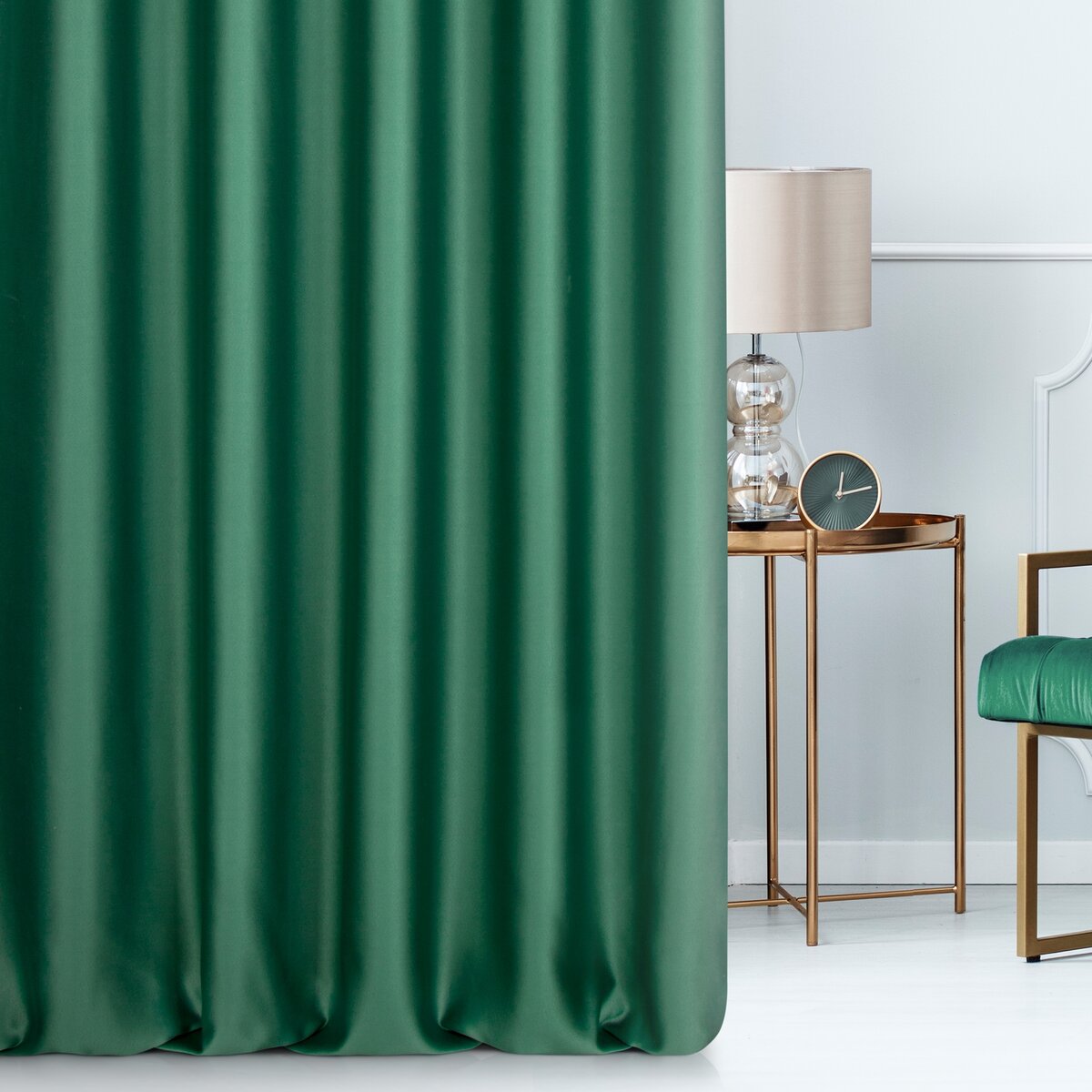 Blackout Vorhang in Grün – elegante Verdunkelungsstoffe für Hotels, Schlafzimmer, Apartments und stilvolle Wohnräume.