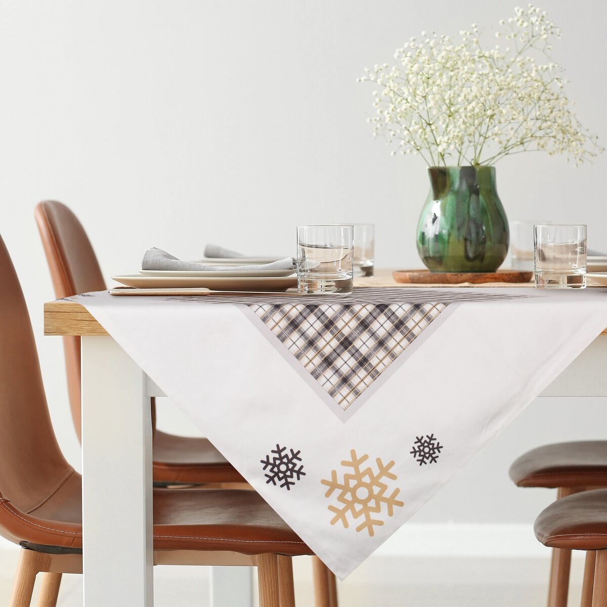 Weiß-Schwarze Tischdecke 85 x 85 cm – moderne Eleganz für Hotels & Gastronomie