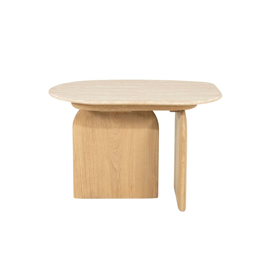 Der elegante Beistelltisch vereint natürliche Materialien mit modernem Design und eignet sich perfekt für stilvolle Hotelzimmer,