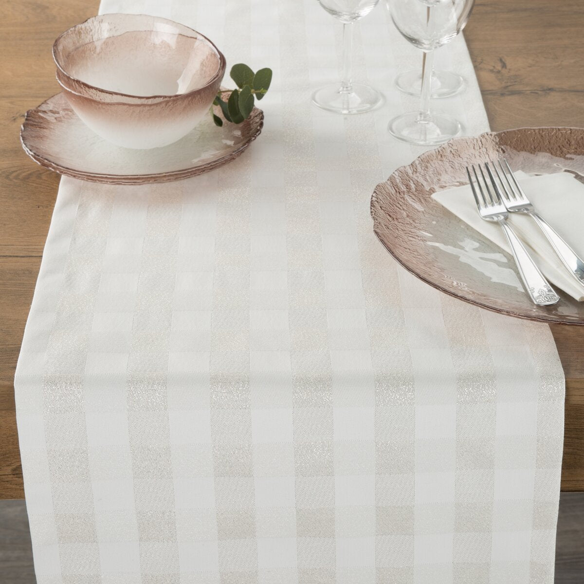 Eleganter creme-goldener Tischläufer 40x140 cm für Hotels, Restaurants und Events. Luxuriöse Tischdekoration für festliche Hospitality-Konzepte.