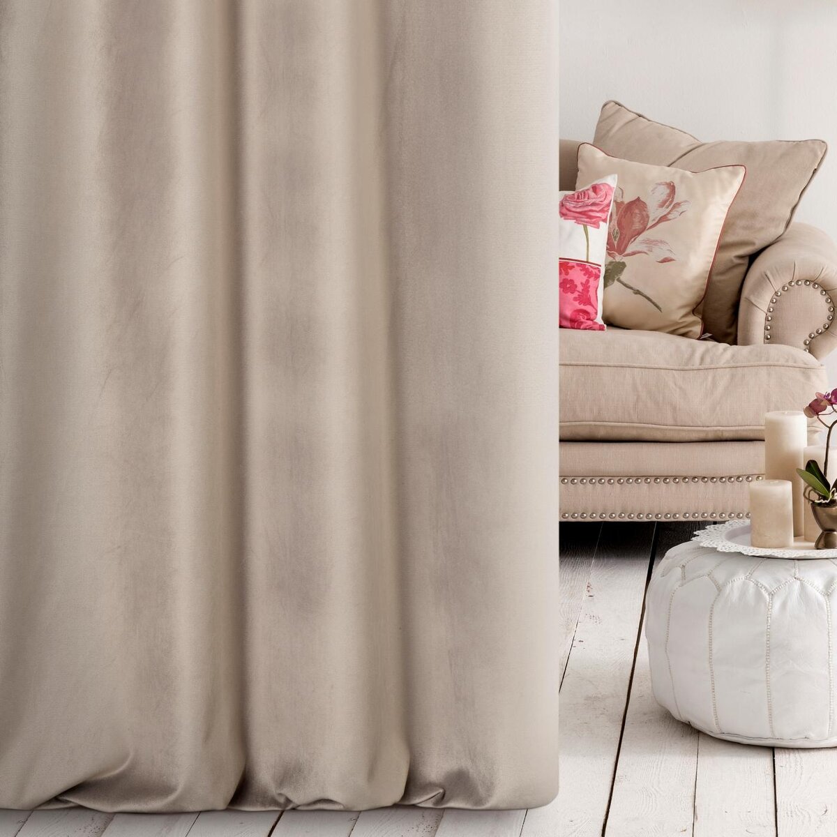 Blackout Vorhang in Beige schattiert – elegante Verdunkelungsstoffe für Hotels, Schlafzimmer, Apartments und stilvolle Wohnräume.