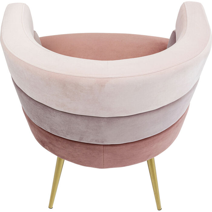 Der elegante Cocktailsessel „Sandwich“ vereint modernes Design mit außergewöhnlichem Sitzkomfort und wird zum stilvollen Blickfang in jedem Wohnbereich.