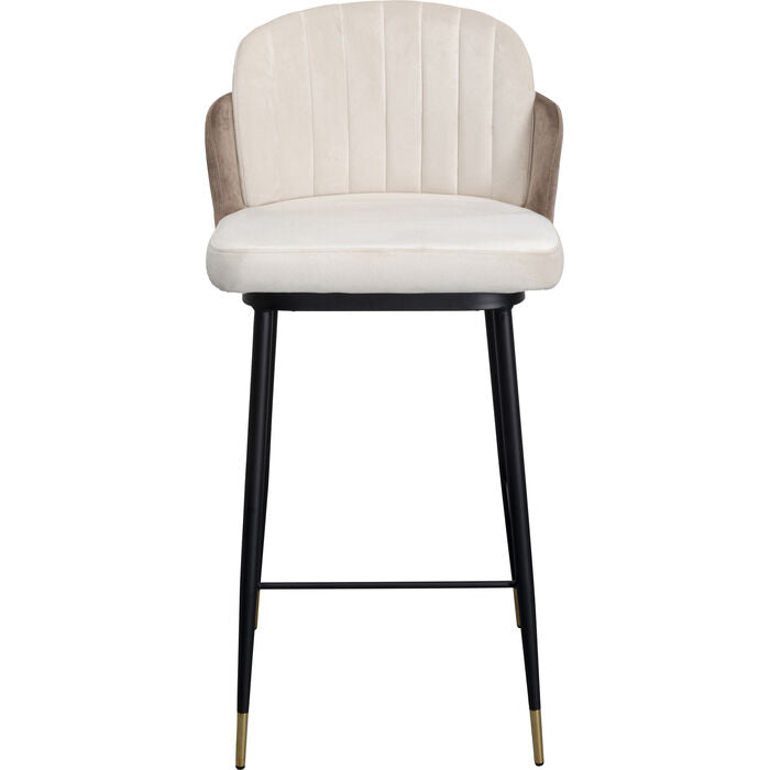Dieser exklusive Barhocker vereint stilvolles Design mit außergewöhnlichem Sitzkomfort und wird zum eleganten Highlight an Küchentheke, Hausbar, Hotelbar