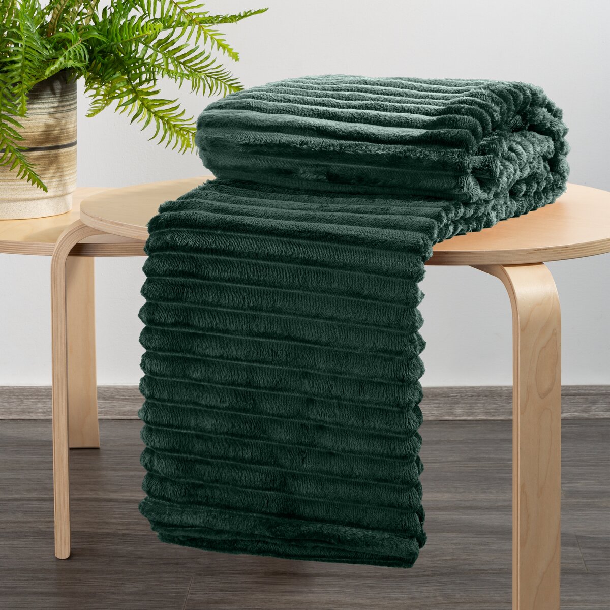 Dunkelgrüne Kuscheldecke 170 x 210 cm – hochwertige Textilie für Hotels & Interior-Konzepte