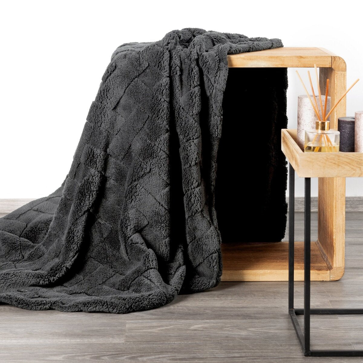 Dunkelgrau Kuscheldecke 170 x 210 cm – hochwertige Textilie für Hotels &amp; Interior-Konzepte