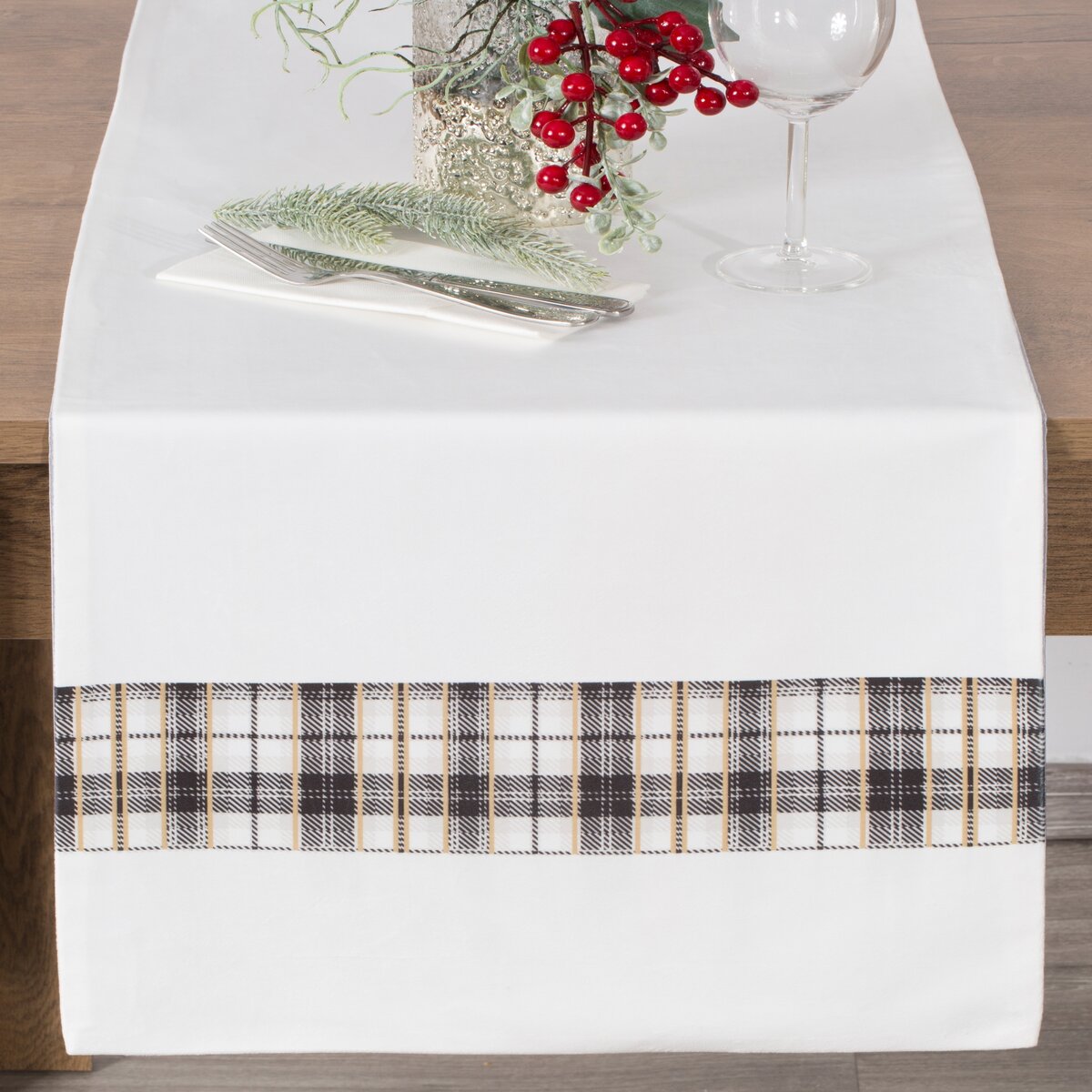 Weißer Tischläufer 40 x 140 cm – zeitlose Eleganz für Hotels & Gastronomie