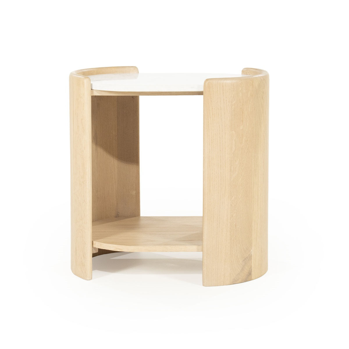 Der elegante Beistelltisch vereint hochwertige Materialien mit modernem Design und eignet sich perfekt für stilvolle Hotelzimmer