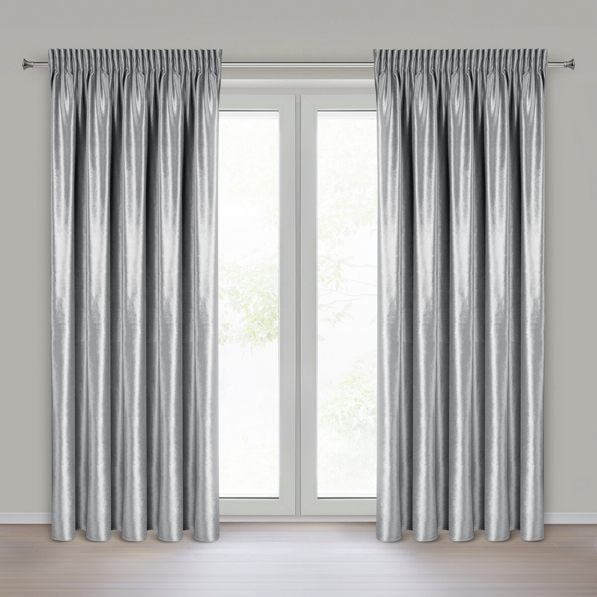 Exklusive Fertigvorhänge in der Farbe (silber) – moderne und elegante Fensterdekoration für Hotels, Apartments, Gastronomie und stilvolle Wohnräume.