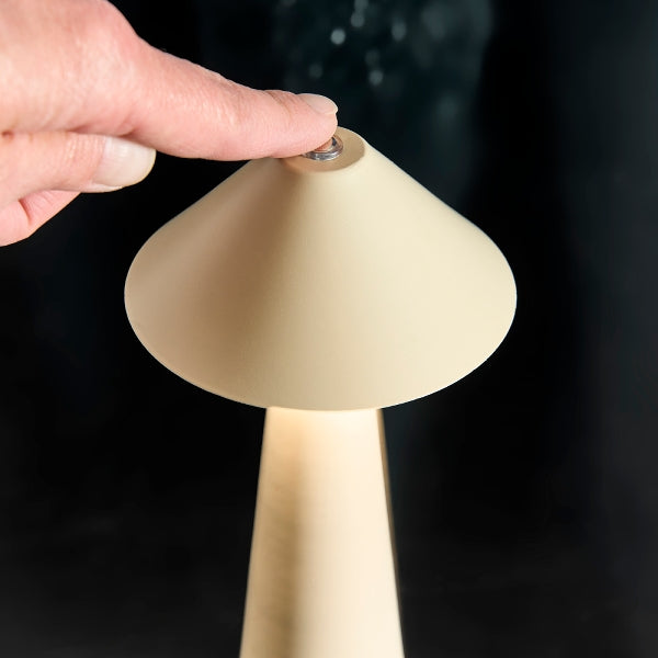 LED Tischleuchte in Pilzform bringt modernes Design und gemütliches Licht in Ihr Zuhause.