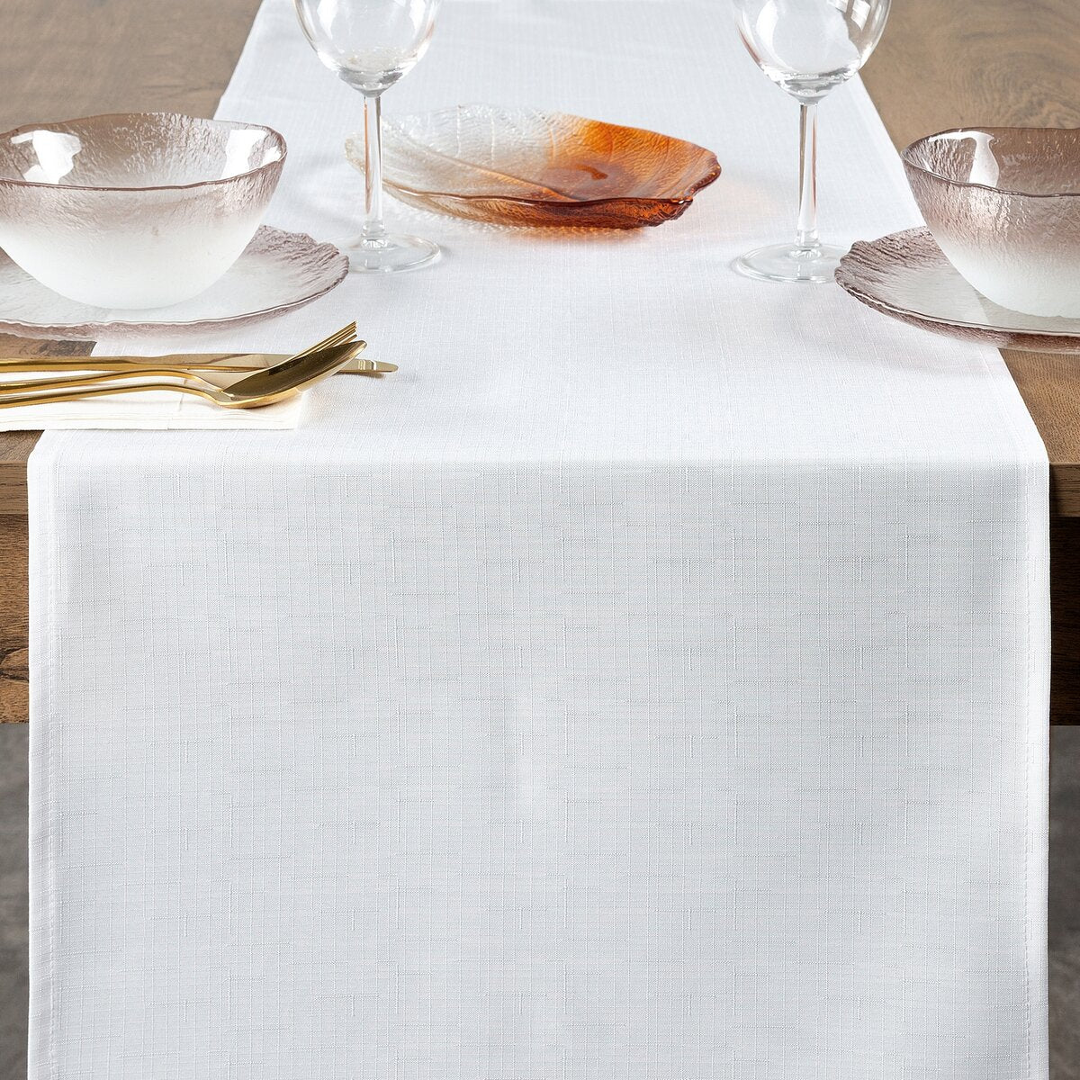 Weißer Tischläufer 40 x 140 cm – klassische Eleganz für Hotels & Gastronomie